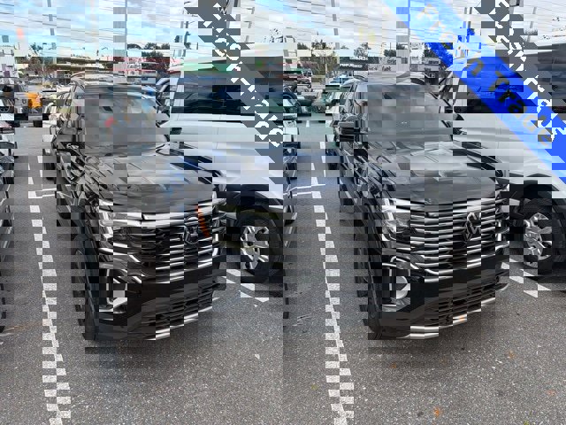 Certified 2024 Volkswagen Atlas SE image 1