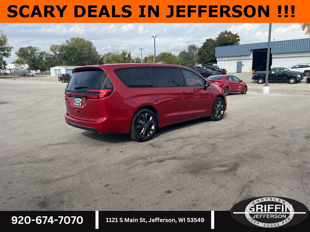 New 2026 Chrysler Pacifica Select image 11