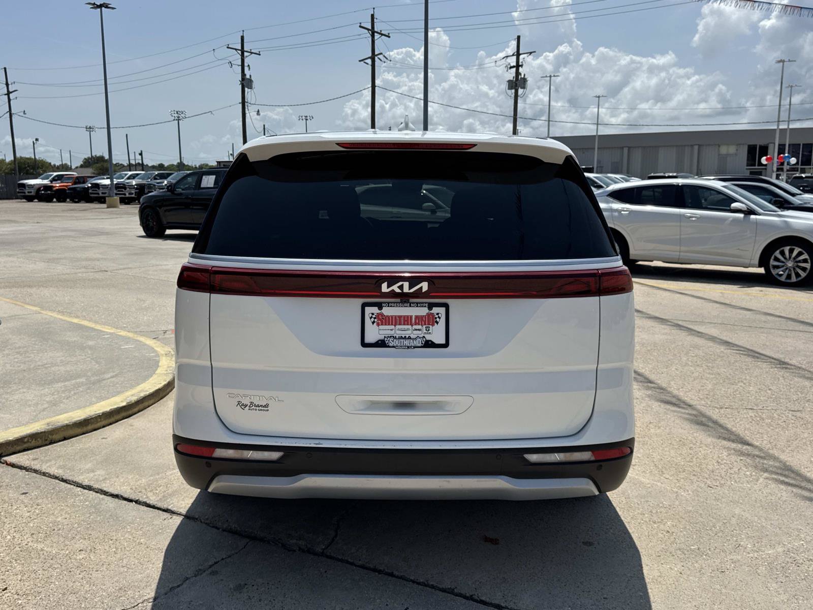 Used 2024 Kia Carnival LX FWD image 6