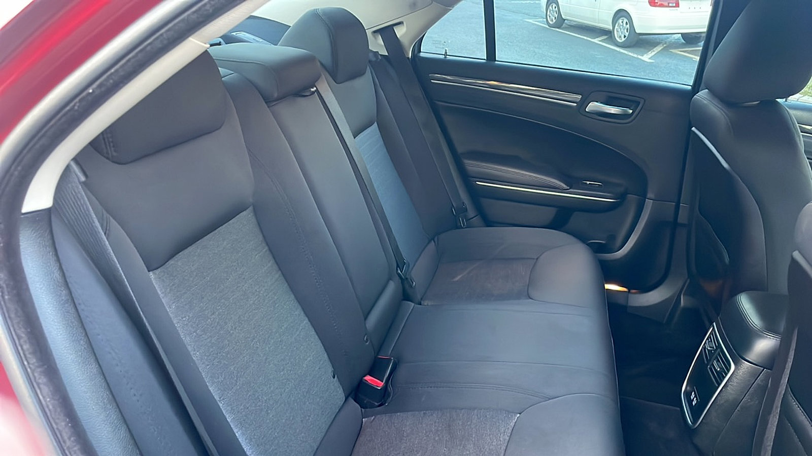 Used 2018 Chrysler 300 Touring image 34