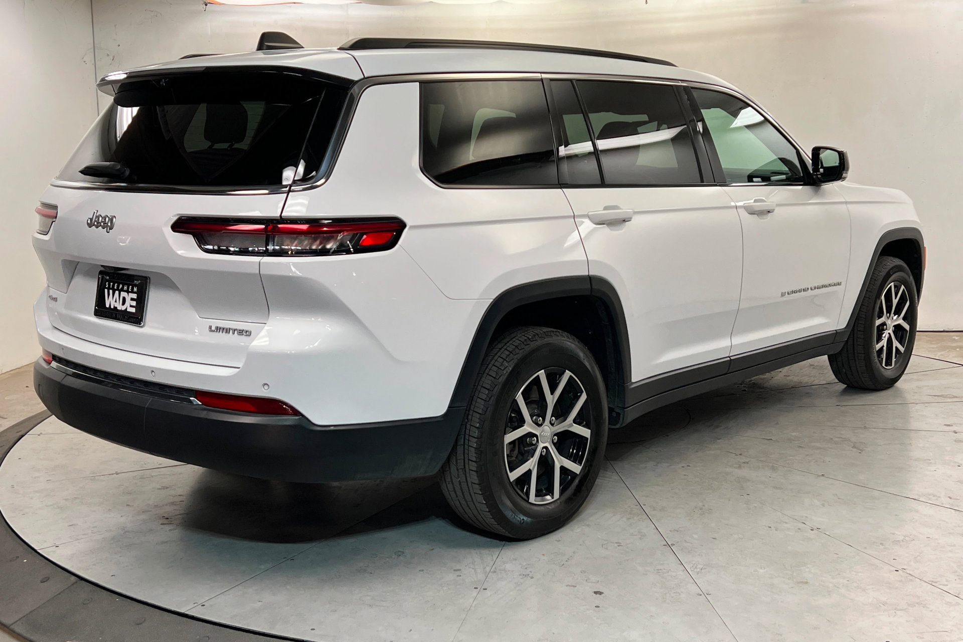 Used 2024 Jeep Grand Cherokee L Limited w/ Luxury Tech Group II image 5