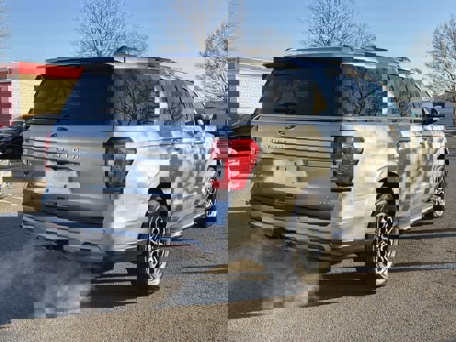 Used 2023 Ford Expedition Max XLT image 3