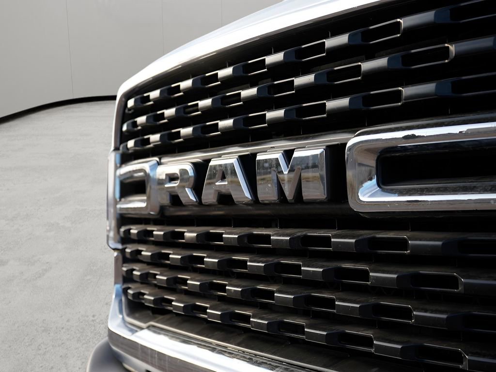 Used 2024 RAM 3500 Big Horn image 9
