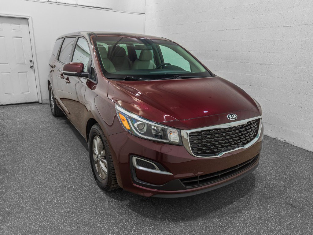 Used 2019 Kia Sedona LX FWD image 2