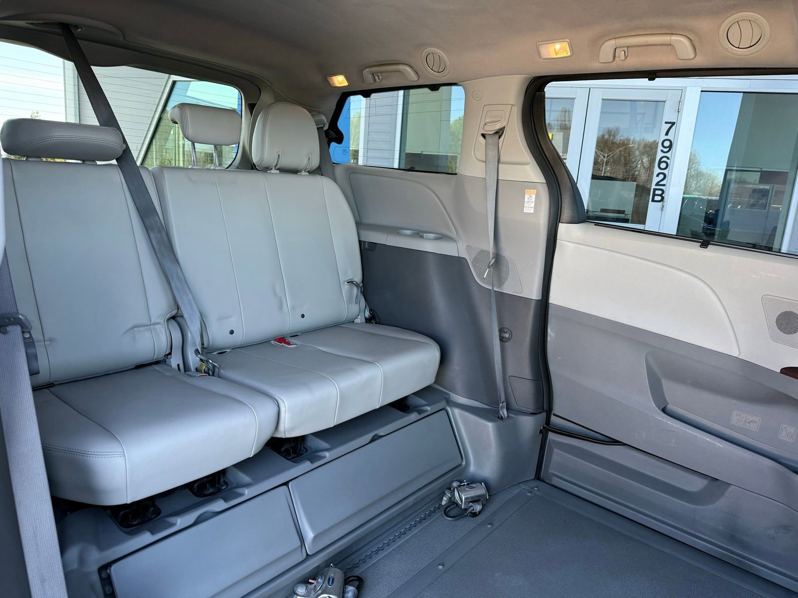 Used 2013 Toyota Sienna XLE w/ Premium Pkg image 30