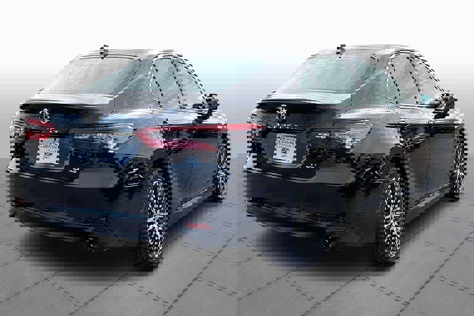 Used 2024 Toyota Camry XLE w/ Navigation Package image 13