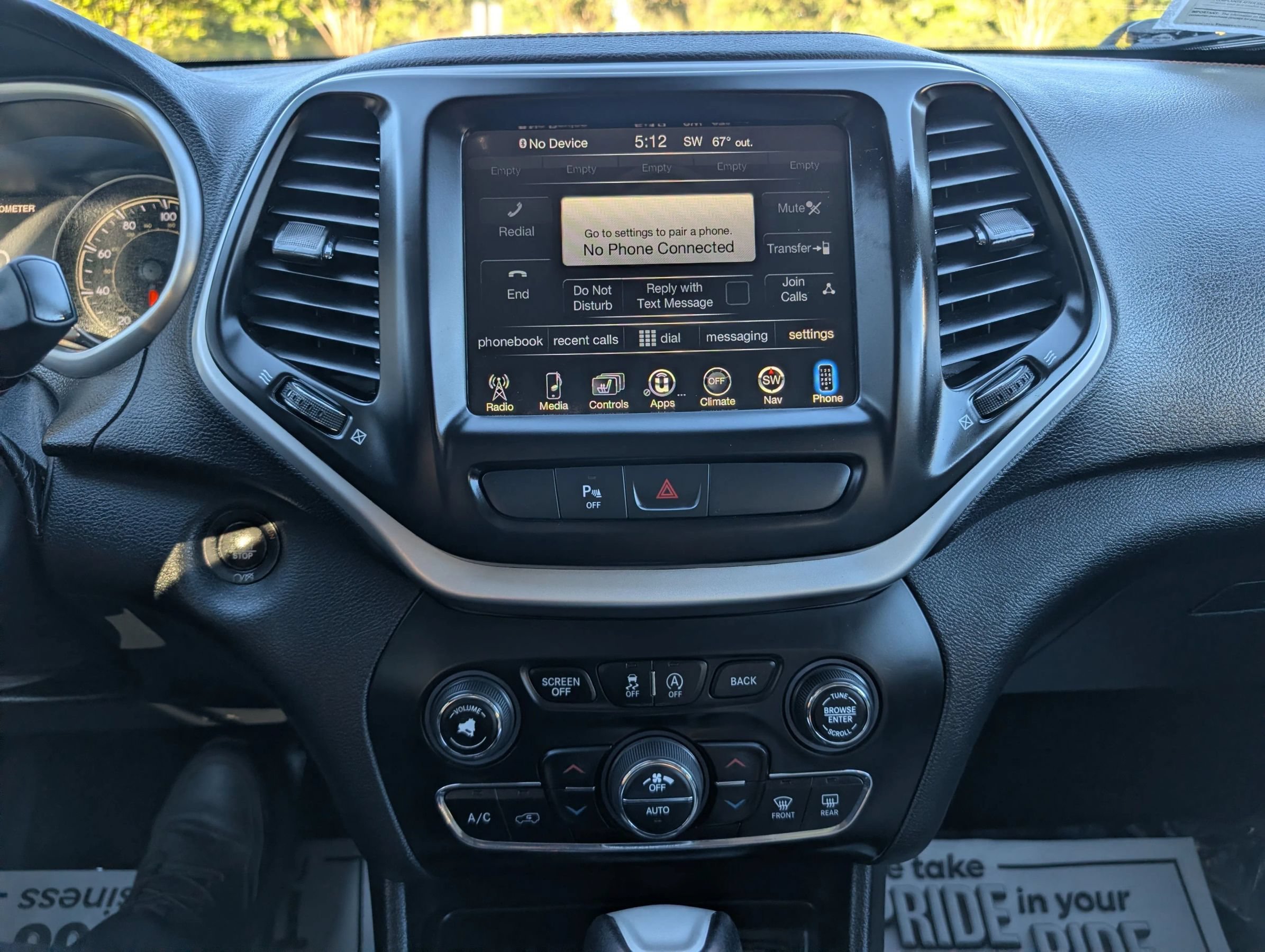 Used 2017 Jeep Cherokee Limited w/ Luxury Group AWD/4WD image 36