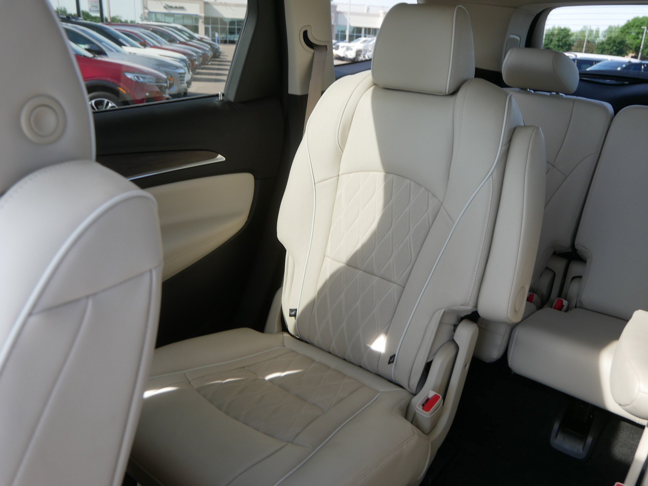 Used 2023 Buick Enclave Avenir w/ Avenir Technology Package AWD/4WD image 12