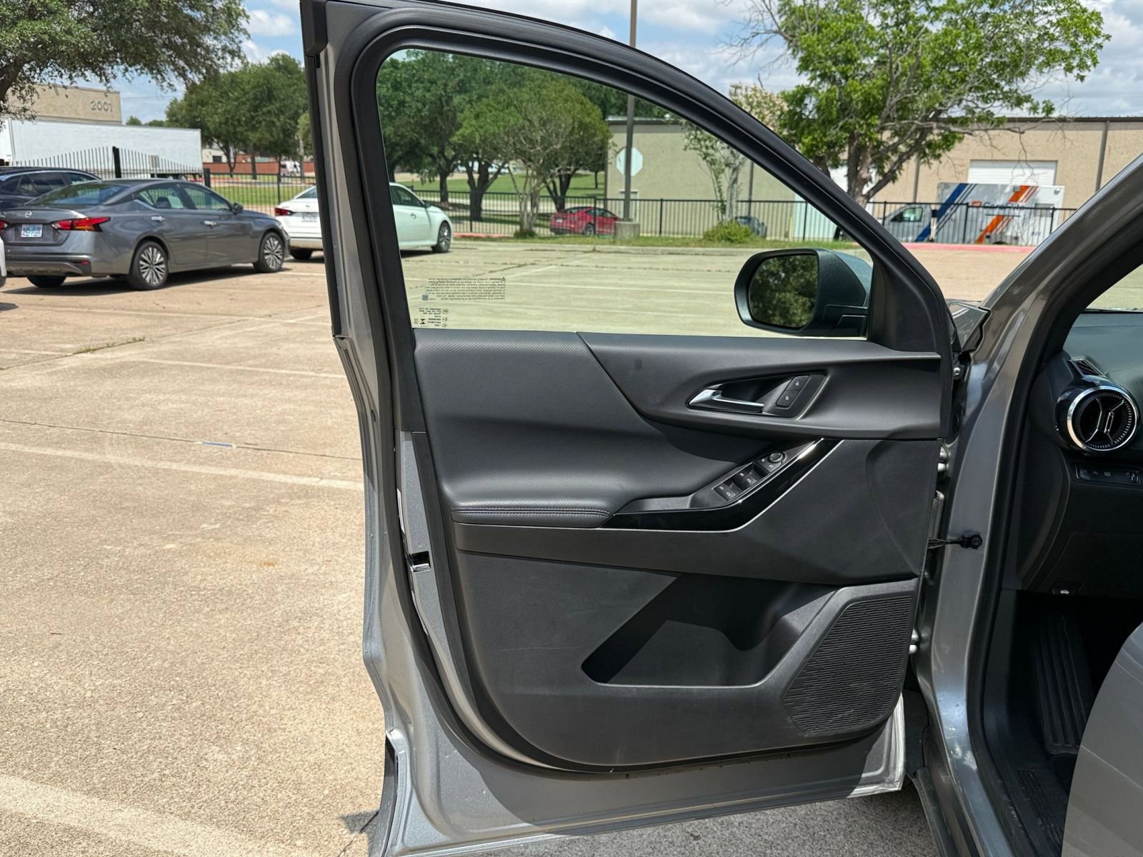 Used 2025 Chevrolet Equinox LT FWD image 18