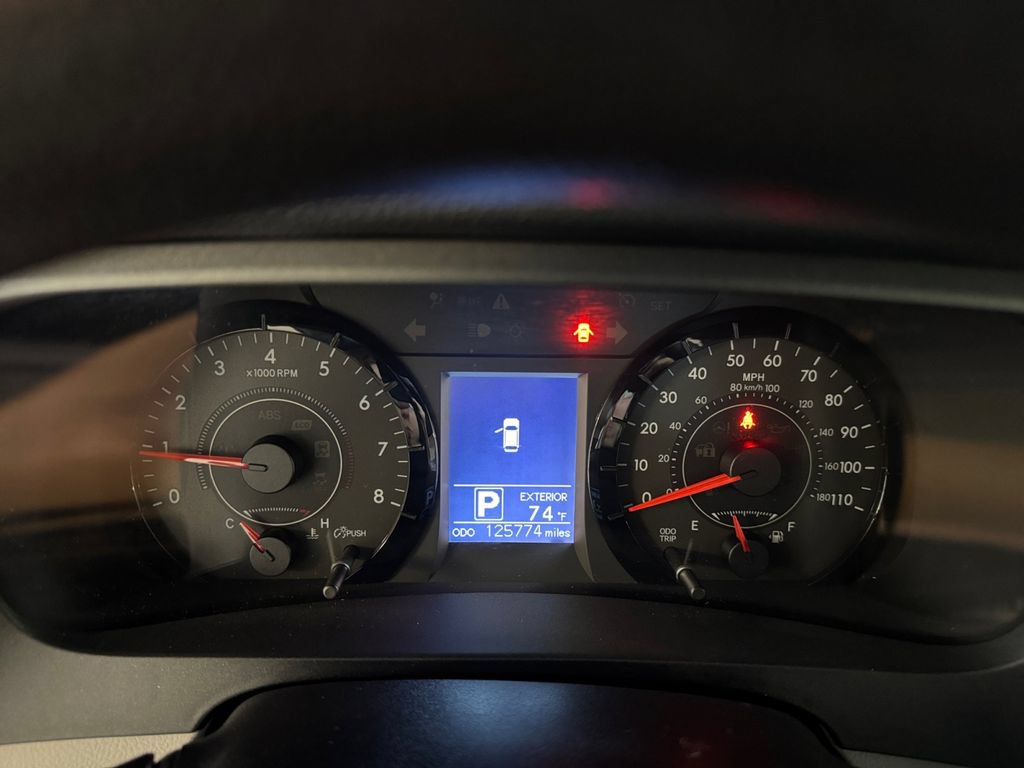 Used 2015 Toyota Sienna LE AWD/4WD image 16