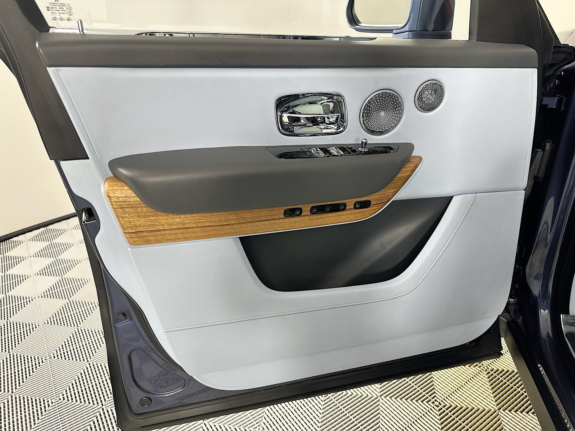 Certified 2019 Rolls-Royce Cullinan AWD/4WD image 16
