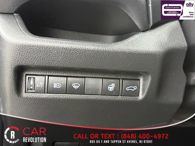 Used 2022 Toyota RAV4 SE w/ Convenience Package image 32