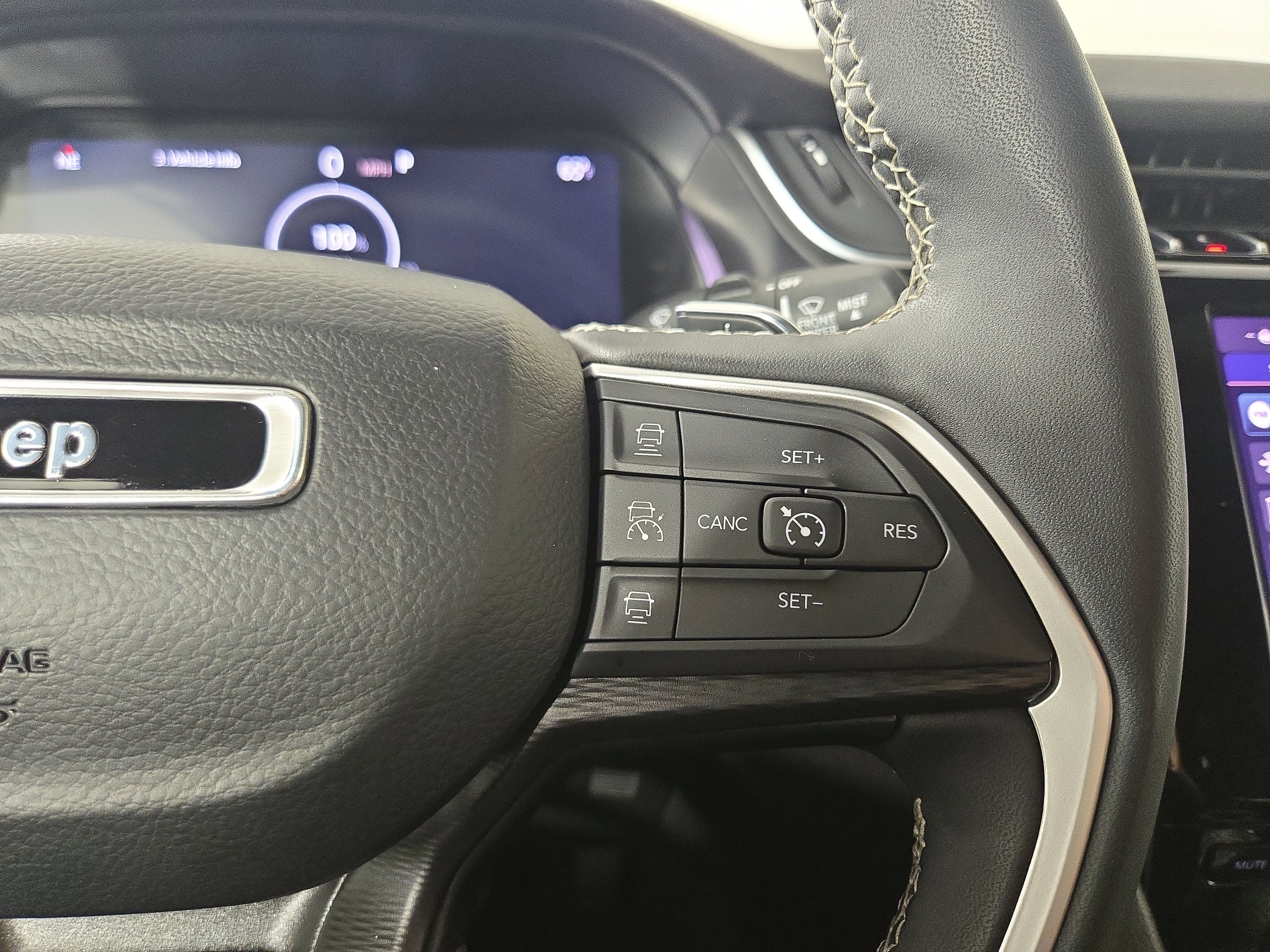 Used 2024 Jeep Grand Cherokee L Laredo image 17