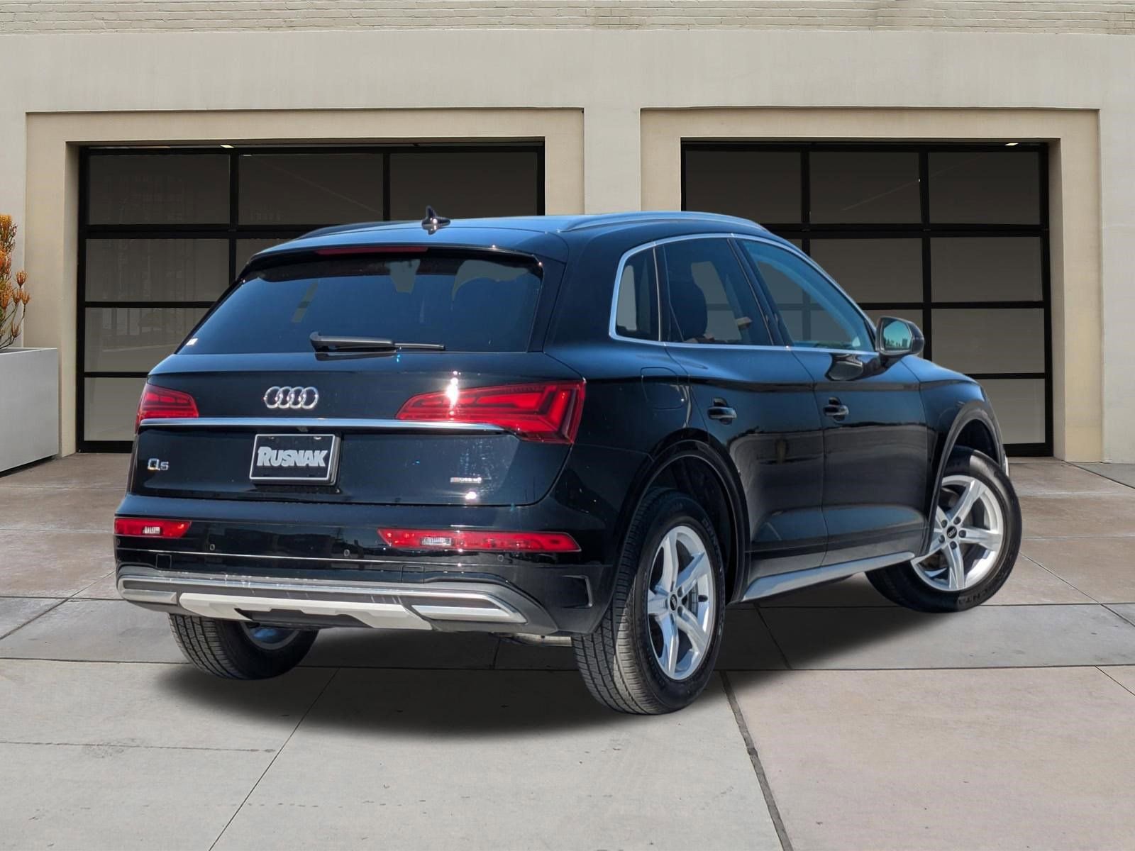 Used 2023 Audi Q5 2.0T Premium w/ Convenience Package AWD/4WD image 4