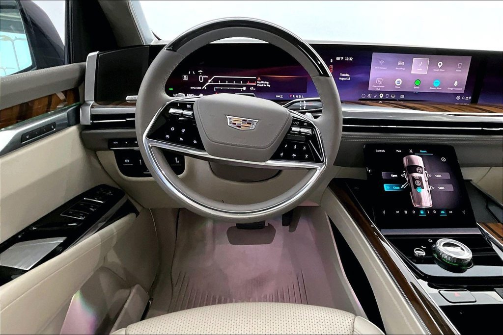 Used 2026 Cadillac Escalade Platinum Sport w/ LPO, Floor Liner Package AWD/4WD image 6