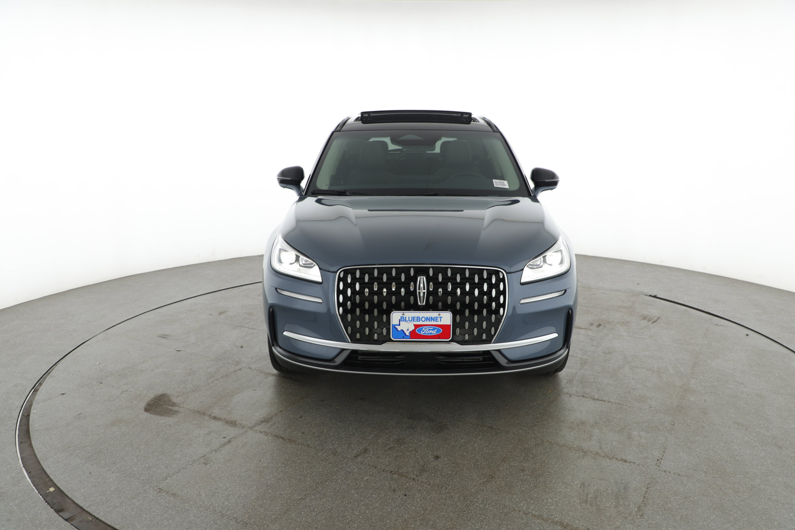 Used 2025 Lincoln Corsair Reserve image 3
