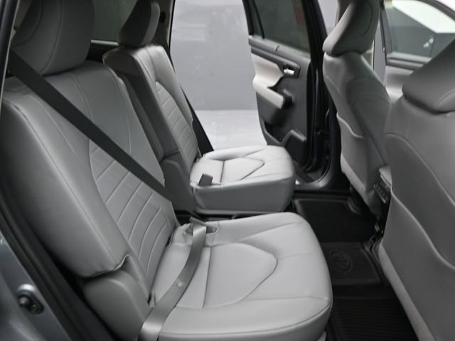 Used 2026 Toyota Highlander XLE image 16