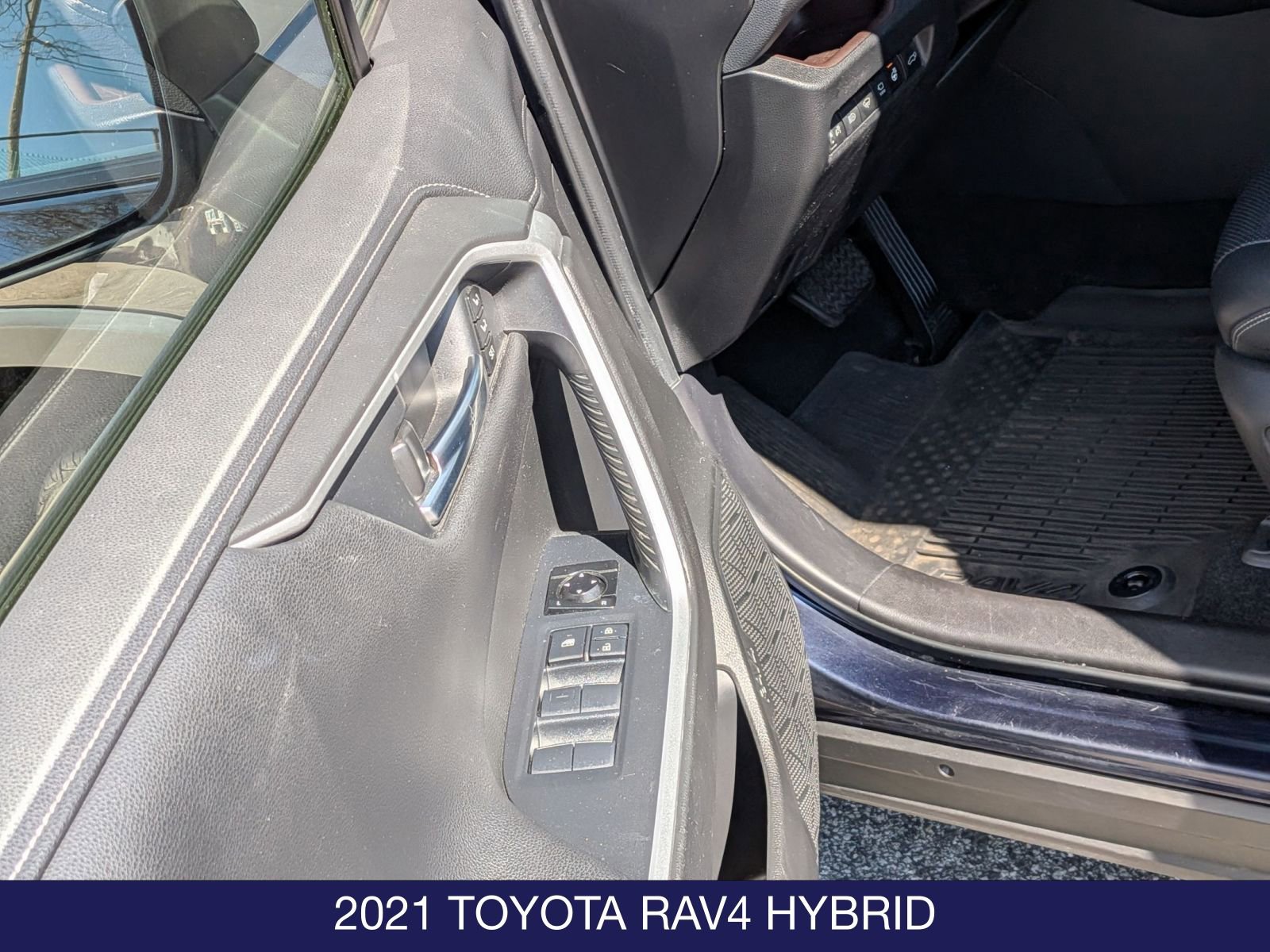 Used 2021 Toyota RAV4 Limited AWD/4WD image 9