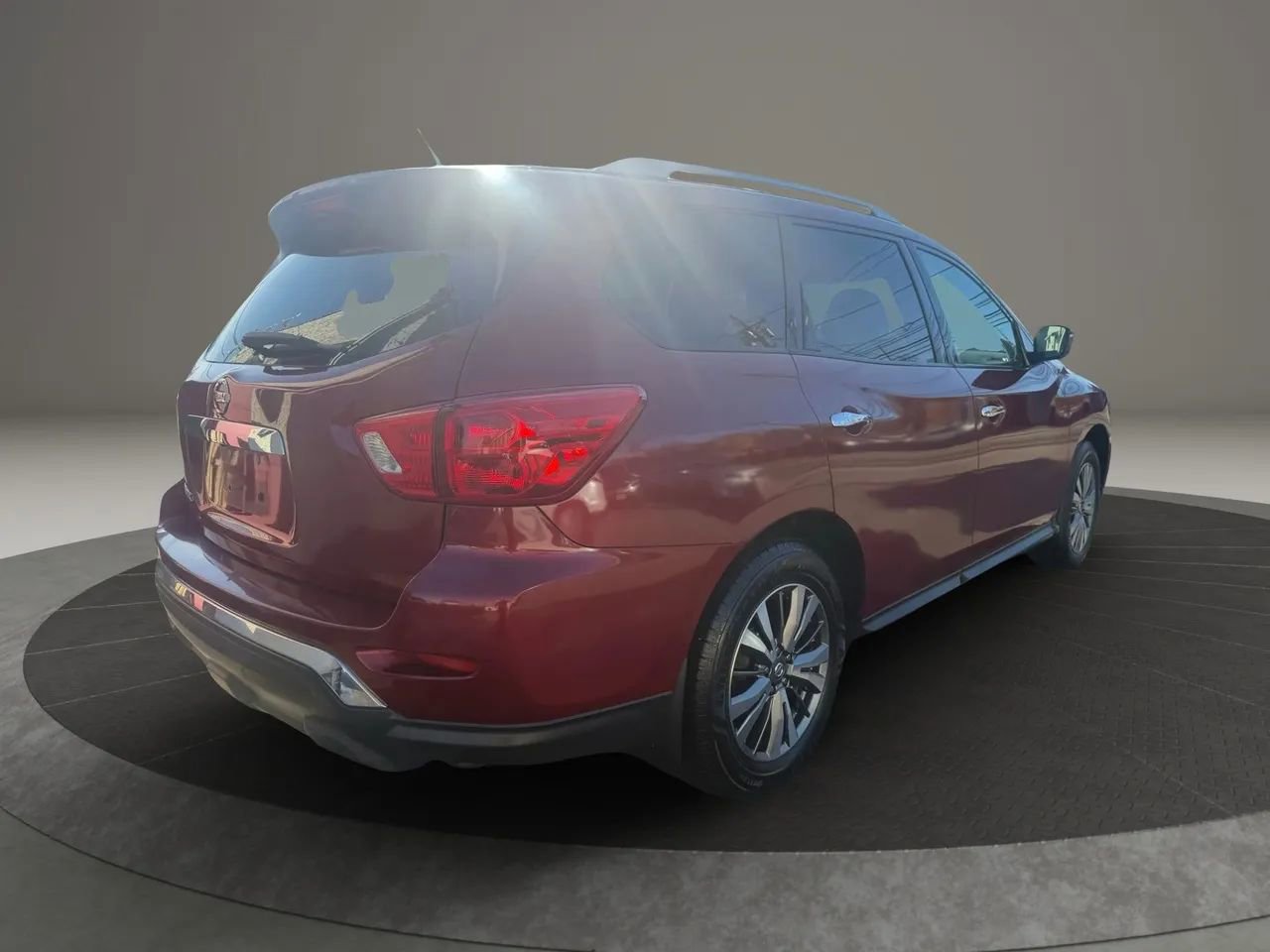 Used 2018 Nissan Pathfinder S image 5