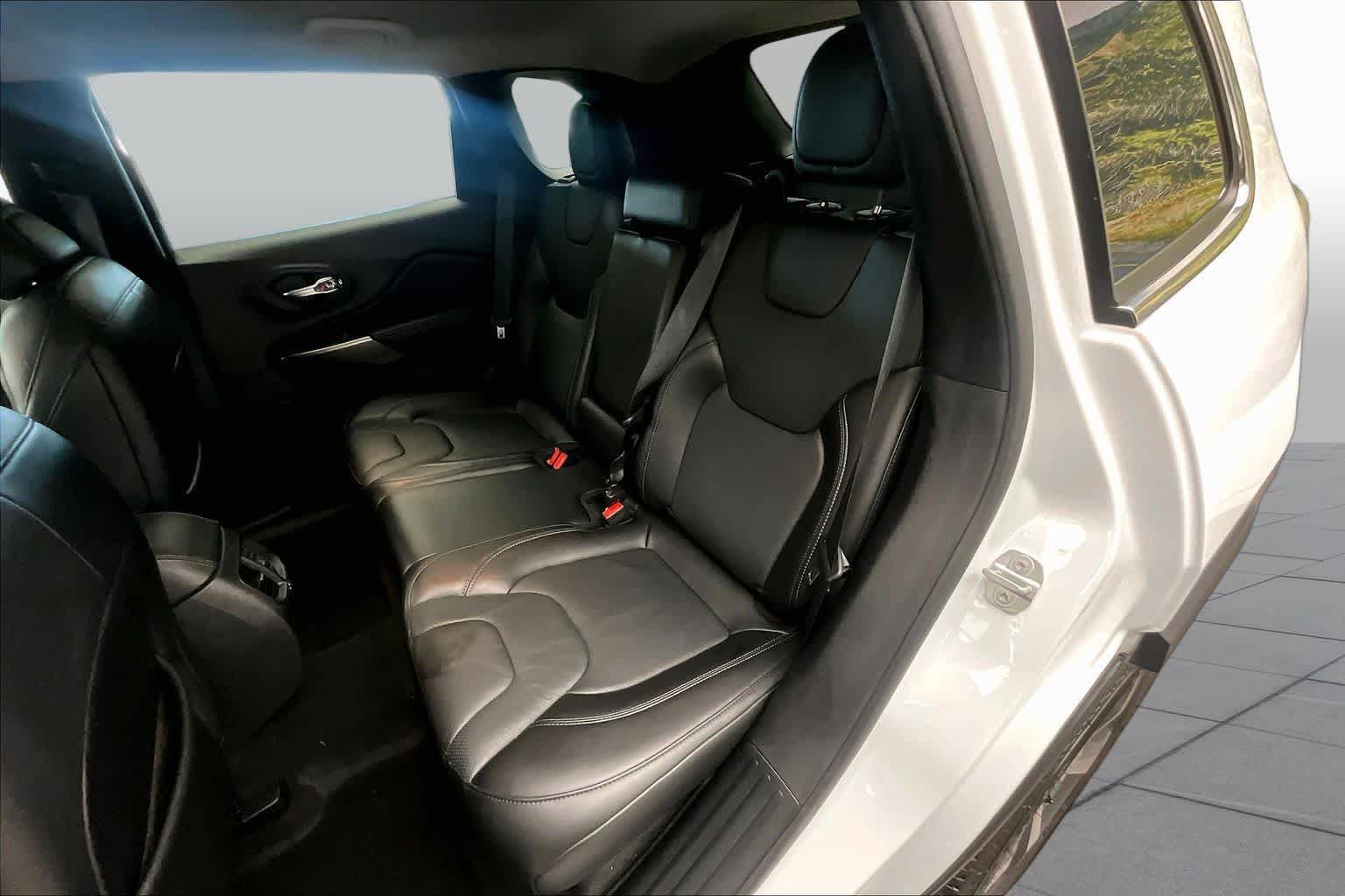 Used 2020 Jeep Cherokee Limited FWD image 20