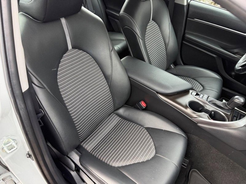 Used 2022 Toyota Camry SE image 11