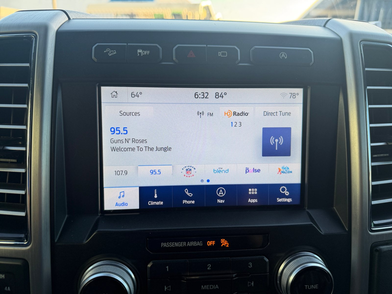 Used 2019 Ford F150 Platinum w/ Equipment Group 701A Luxury AWD/4WD image 23