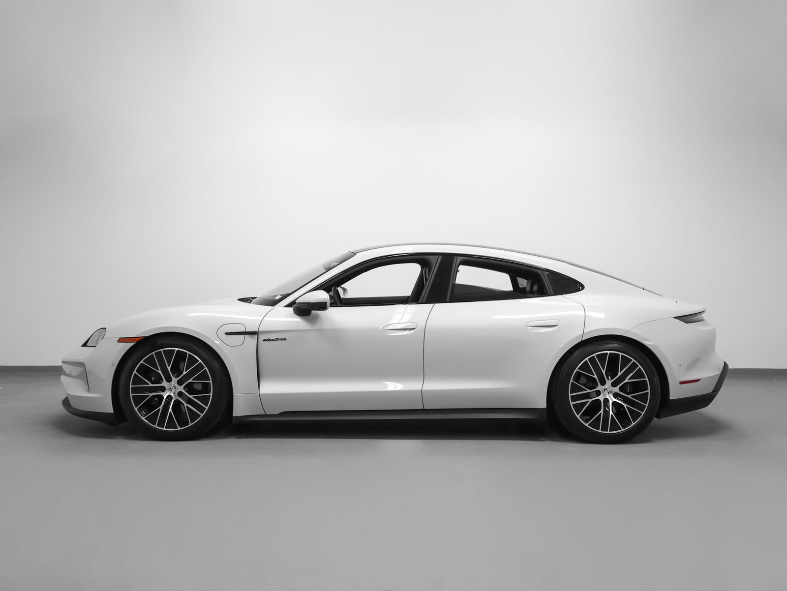 Certified 2025 Porsche Taycan AWD/4WD image 2