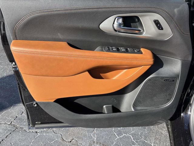 New 2026 Chrysler Pacifica Pinnacle image 21