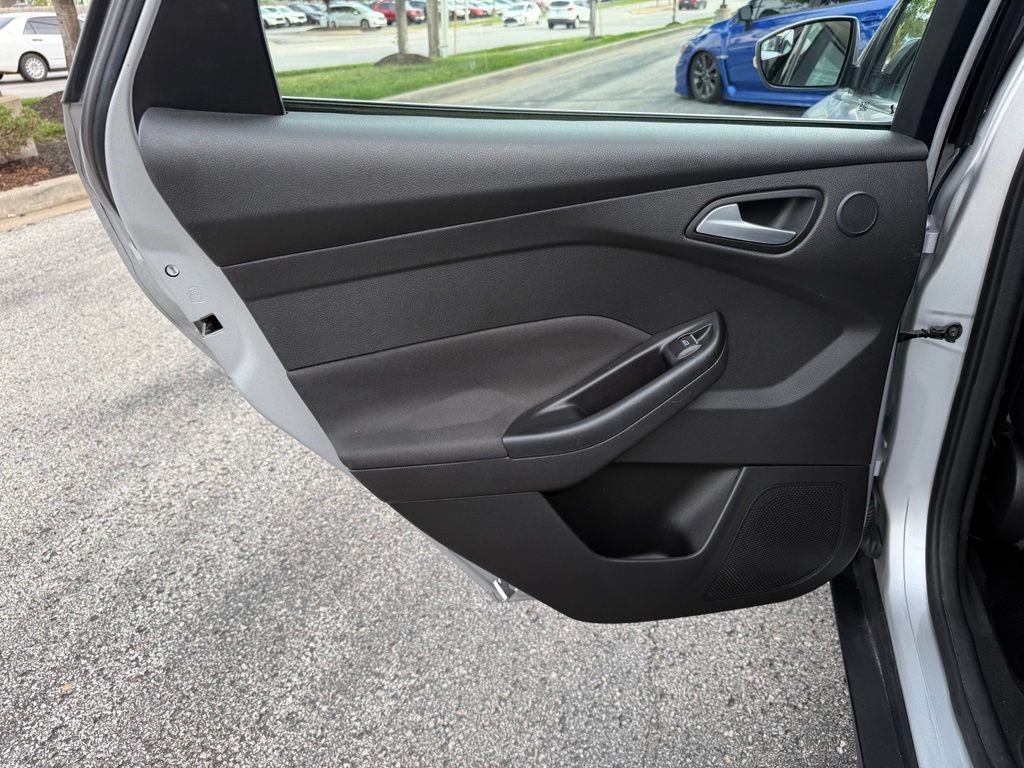 Used 2017 Ford Focus Titanium FWD image 32