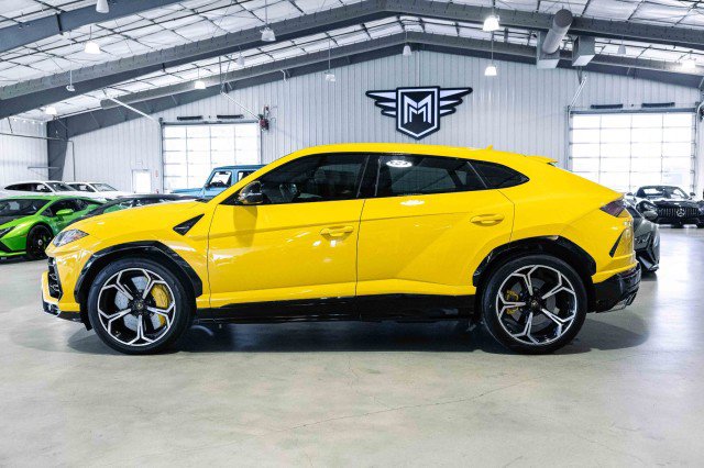 Used 2022 Lamborghini Urus image 3