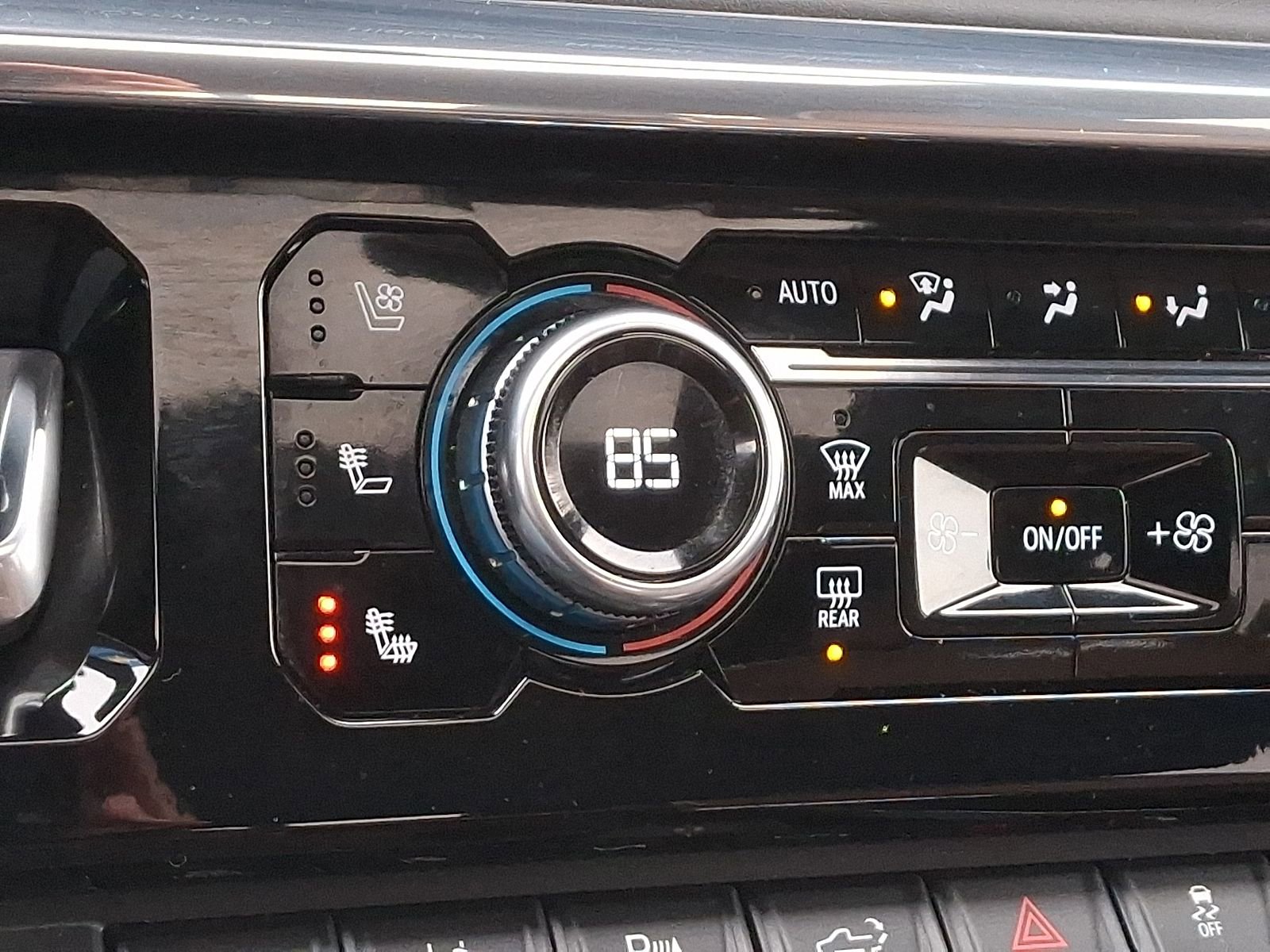 Used 2024 GMC Sierra 3500 Denali Ultimate AWD/4WD image 25