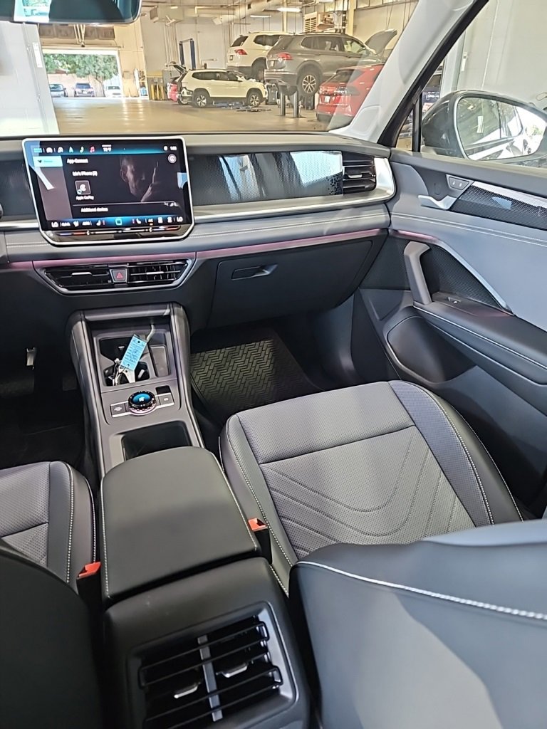 New 2025 Volkswagen Tiguan SE image 24