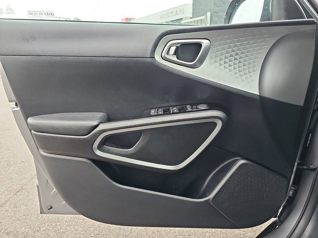 Used 2022 Kia Soul LX image 29