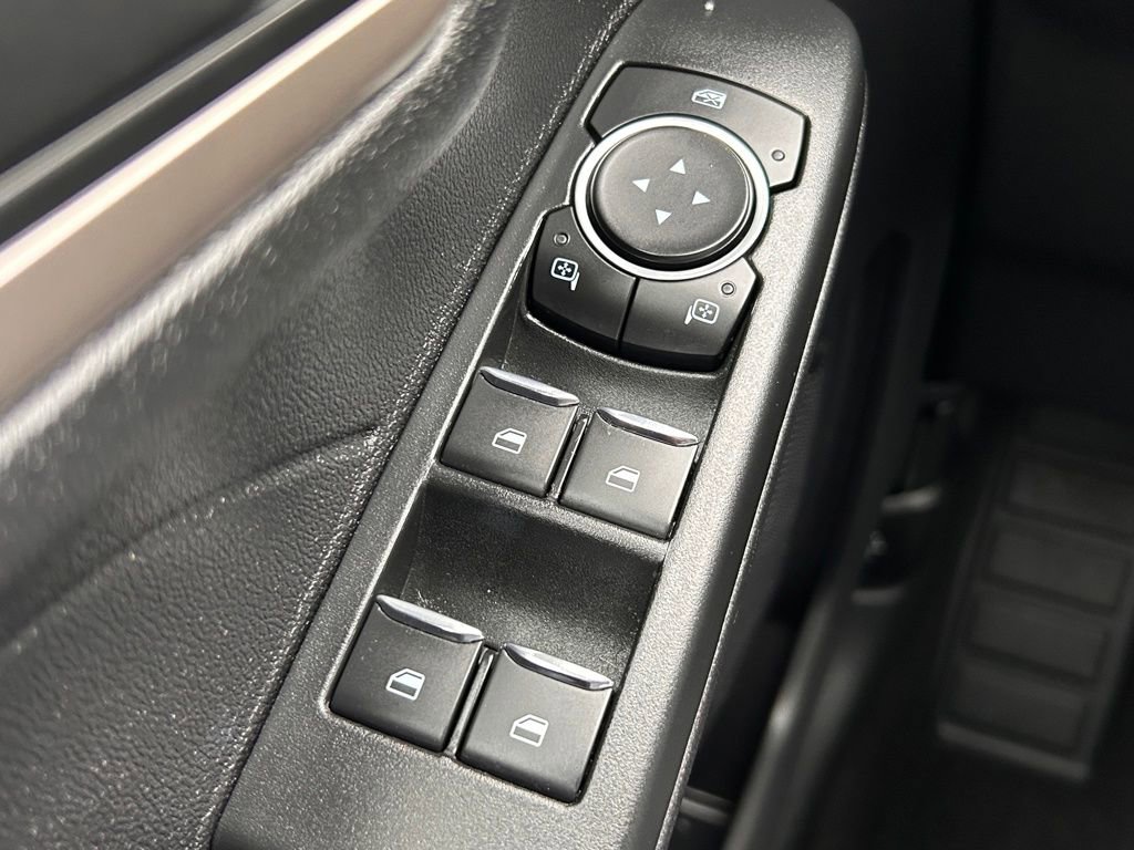 Used 2022 Ford Escape SE w/ Cold Weather Package image 18