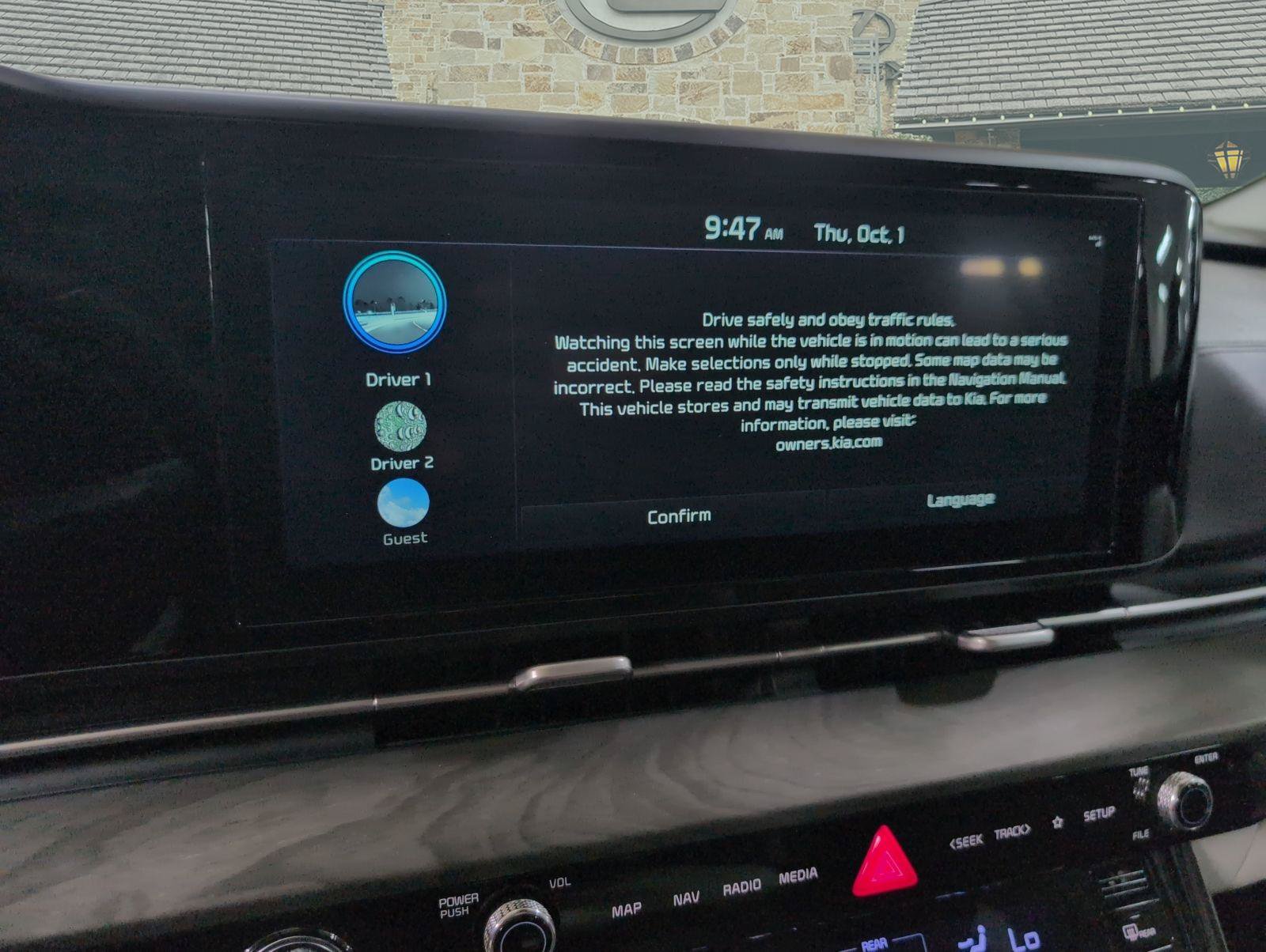Used 2024 Kia Carnival EX FWD image 13