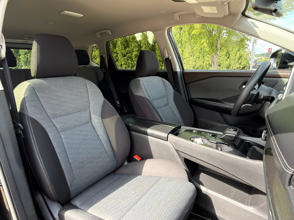 Certified 2023 Nissan Rogue SV FWD image 14