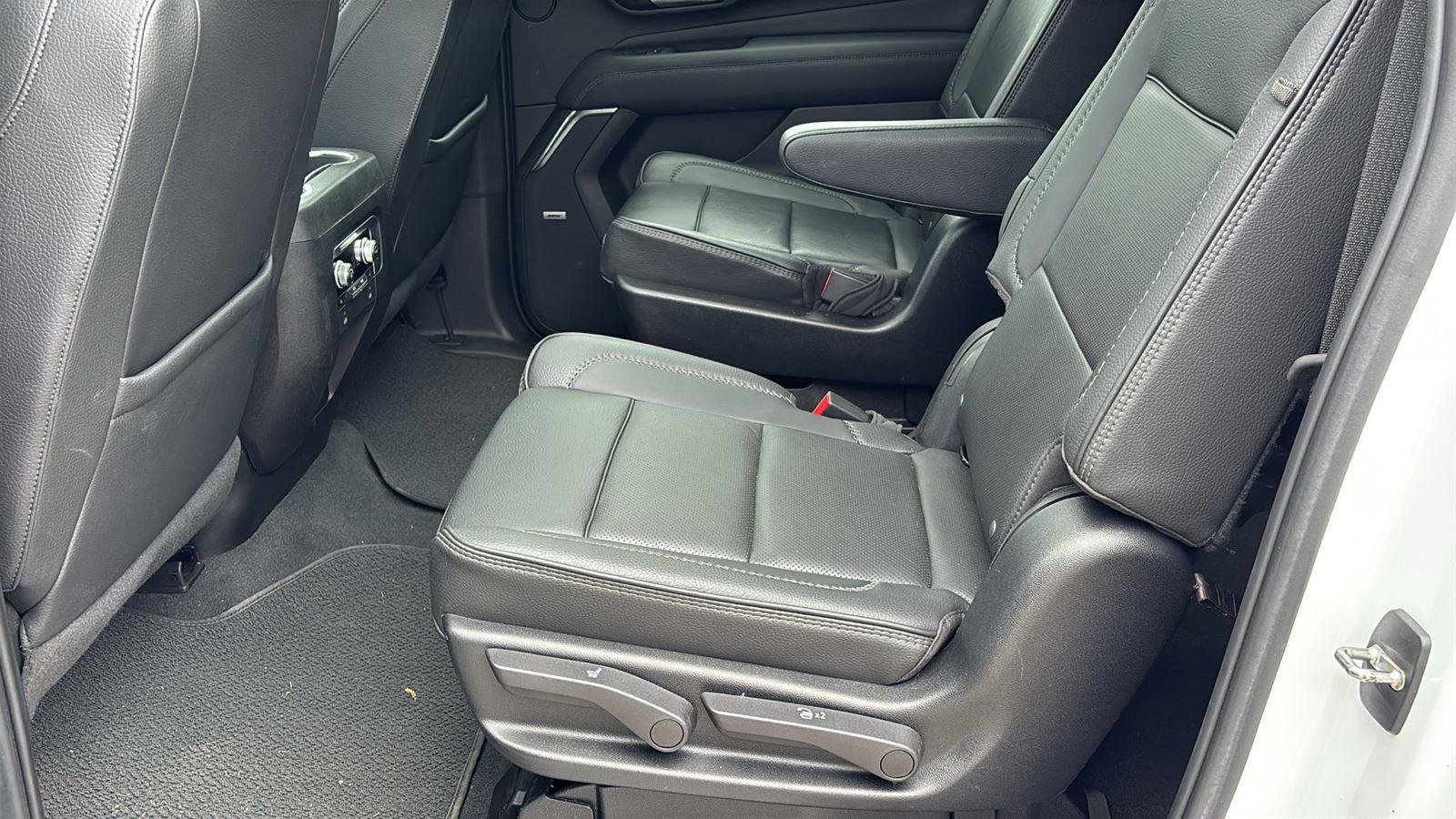 Used 2023 GMC Yukon XL Denali RWD image 15