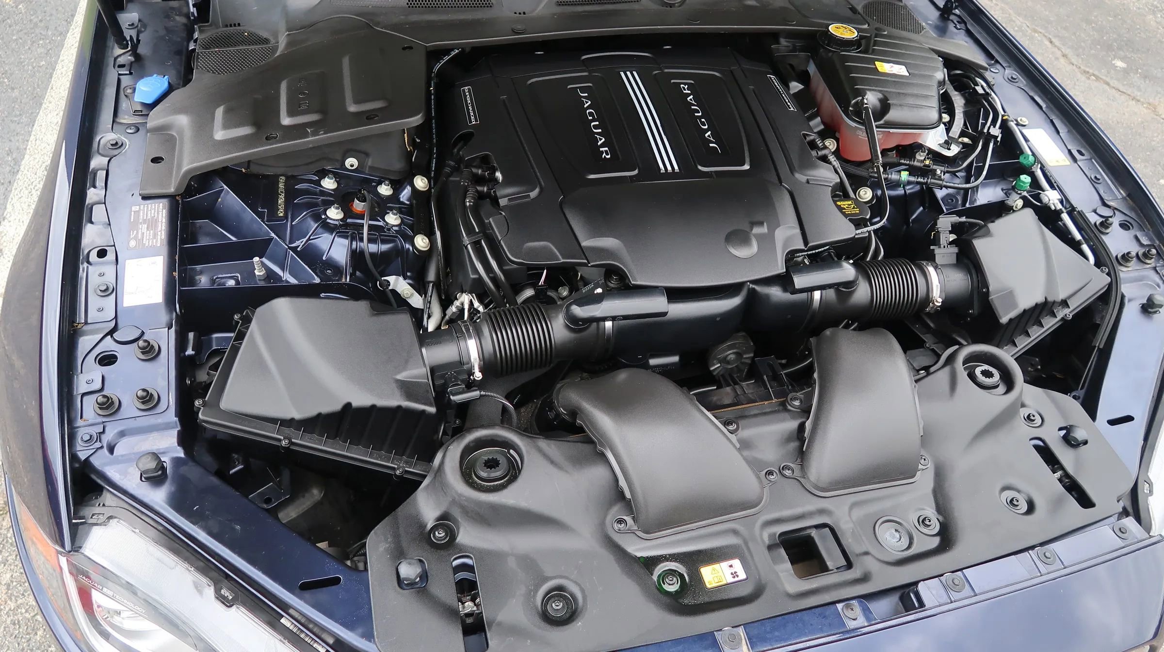 Used 2019 Jaguar XJ R-Sport RWD image 45
