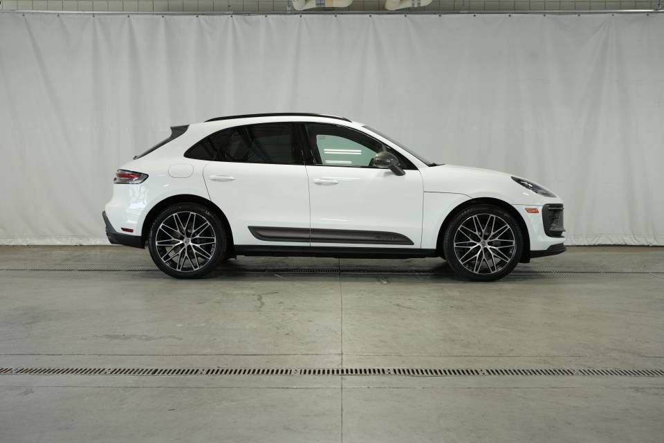 Certified 2025 Porsche Macan Turbo AWD/4WD image 8