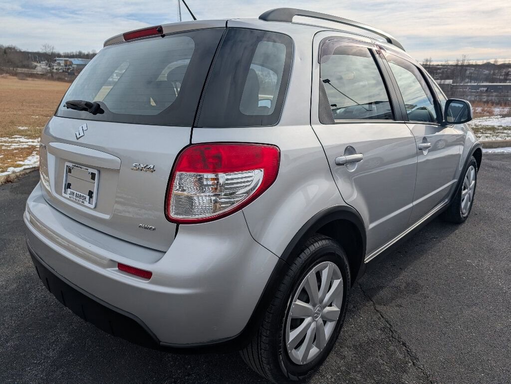 Used 2011 Suzuki SX4 AWD Hatchback image 5