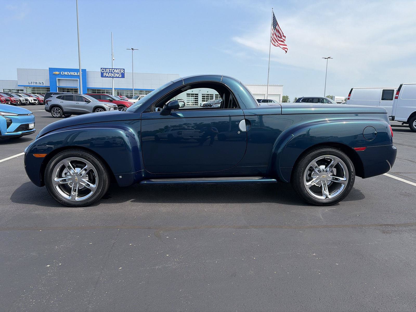 Used 2006 Chevrolet SSR w/ Preferred Equipment Group RWD image 6