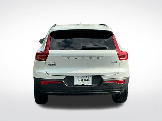 Used 2025 Volvo XC40 B5 Plus AWD/4WD image 4