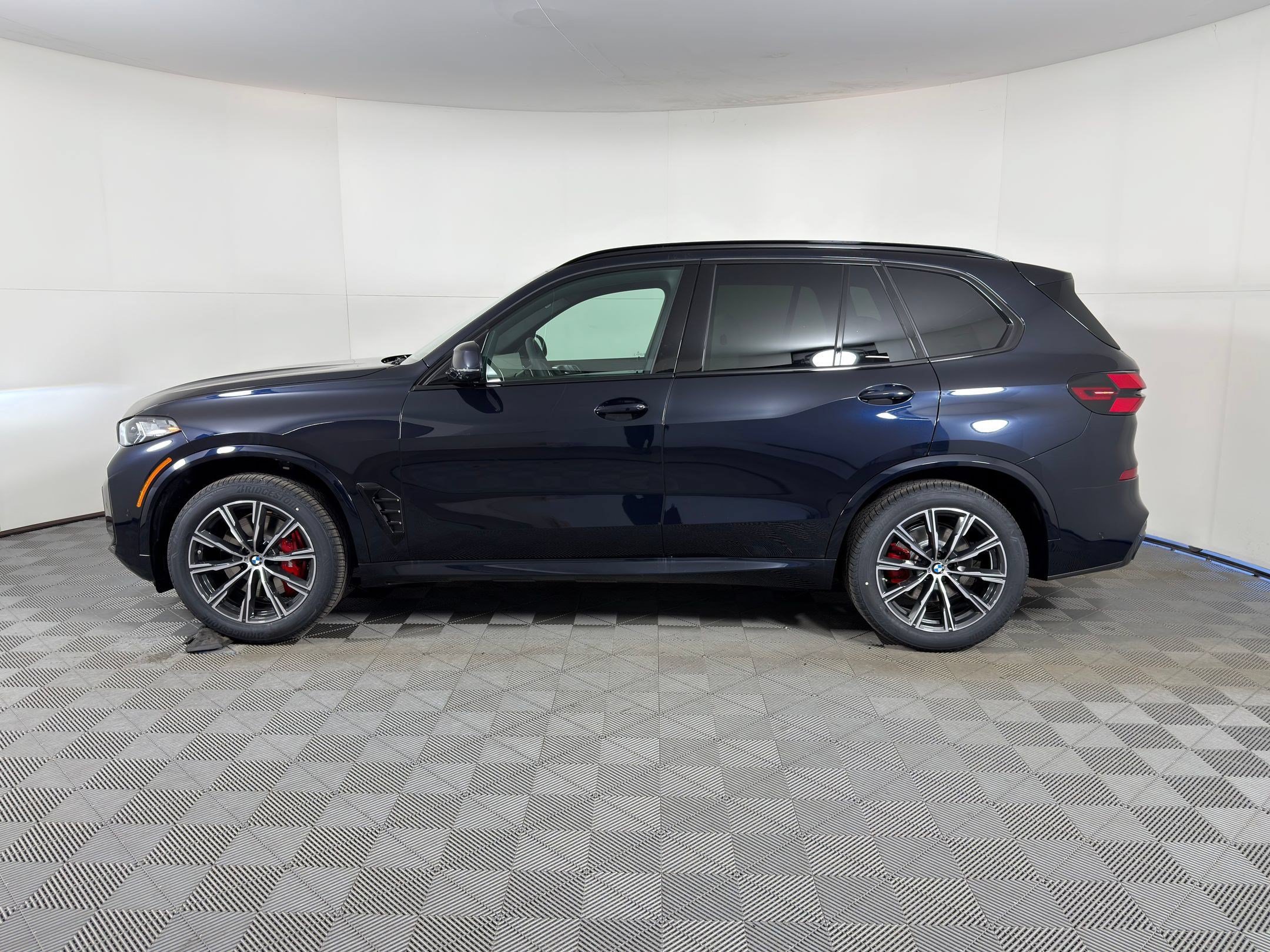 Used 2026 BMW X5 sDrive40i RWD image 2