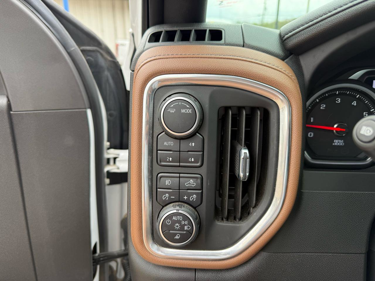 Used 2022 Chevrolet Silverado 1500 High Country w/ Safety Package II AWD/4WD image 16