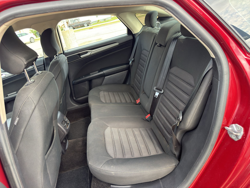 Used 2018 Ford Fusion SE w/ Fusion SE Technology Package FWD image 10