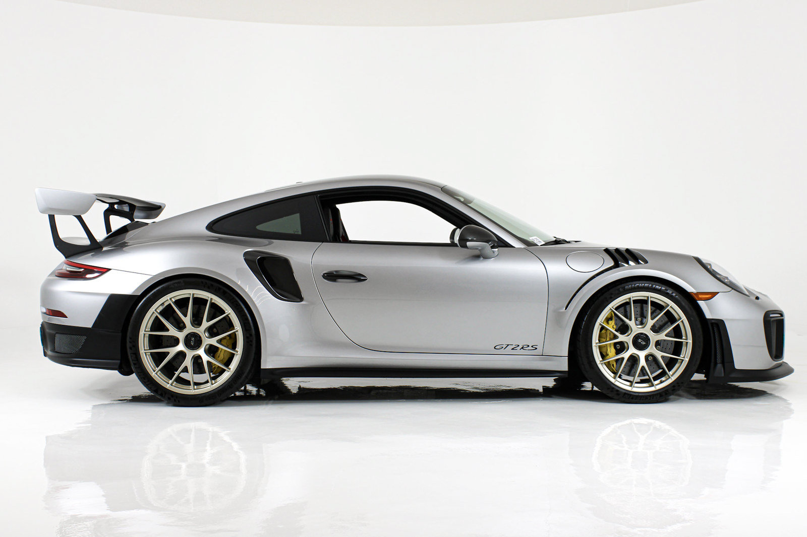 Used 2018 Porsche 911 GT2 RS RWD image 8