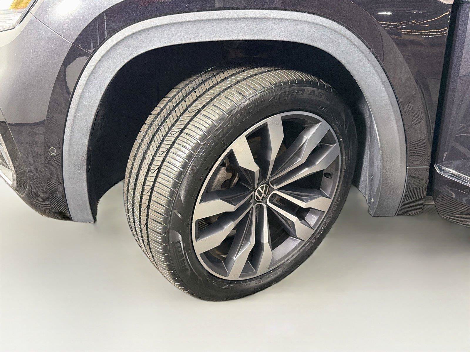 Used 2022 Volkswagen Atlas Cross Sport SEL Premium R-Line AWD/4WD image 37