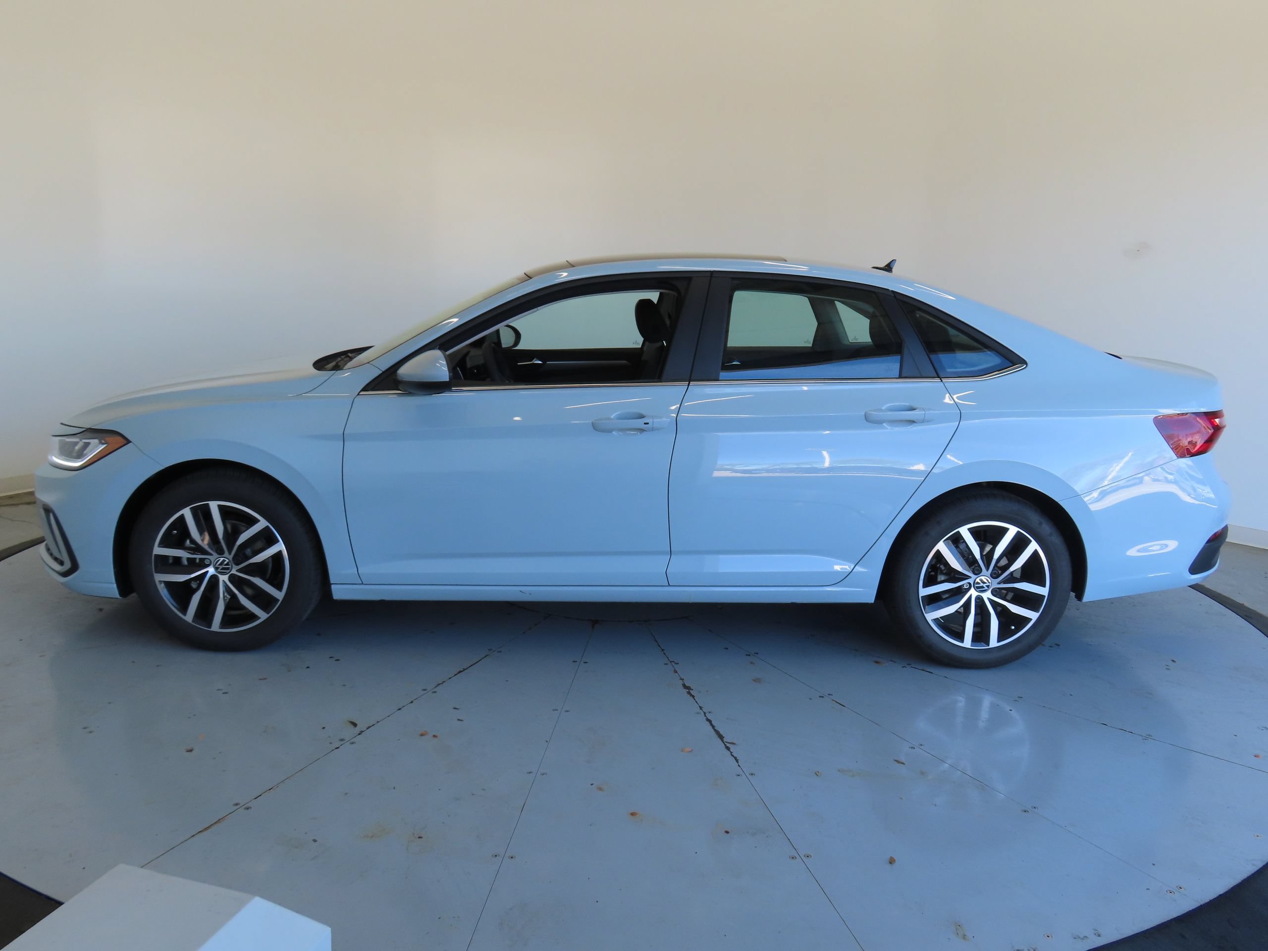 New 2026 Volkswagen Jetta SE FWD image 7