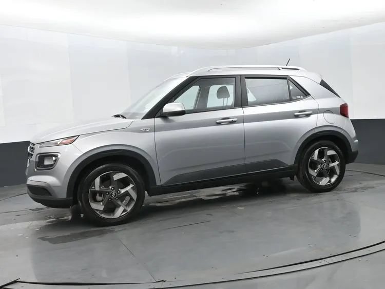 Used 2025 Hyundai Venue SEL FWD image 5