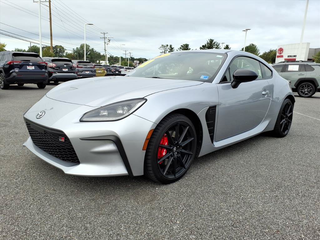 Used 2024 Toyota GR86 Premium w/ Performance Package RWD image 16